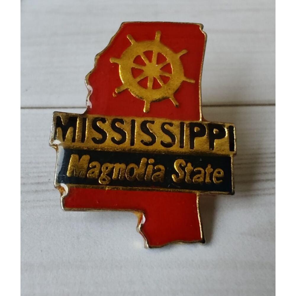 Mississippi State Shaped Paddlewheel Pin Souvenir Travel Hat Lapel Collectible